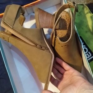 Bear traps high heels open back strap shoes